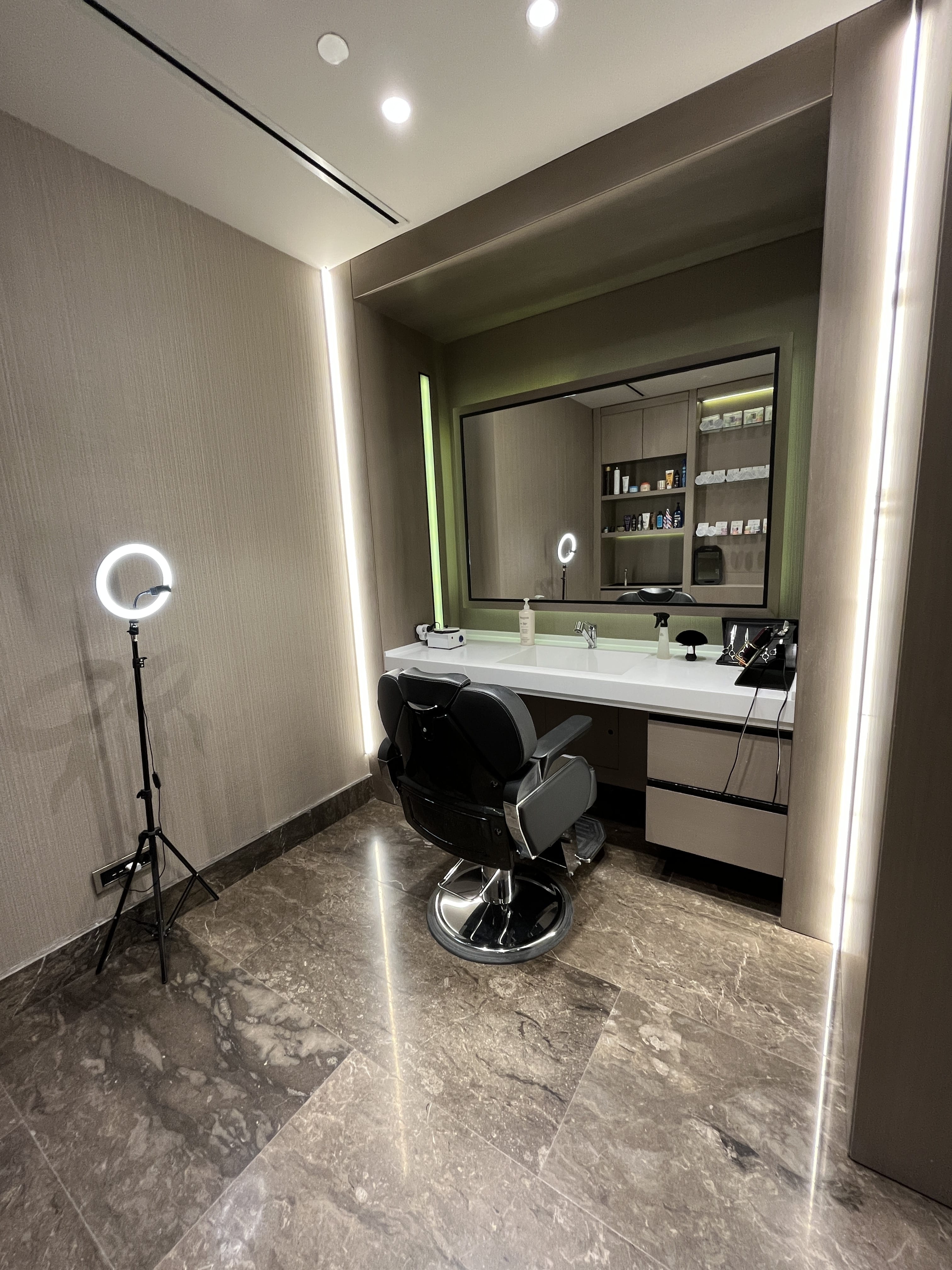 Salon Gallery Photo 1