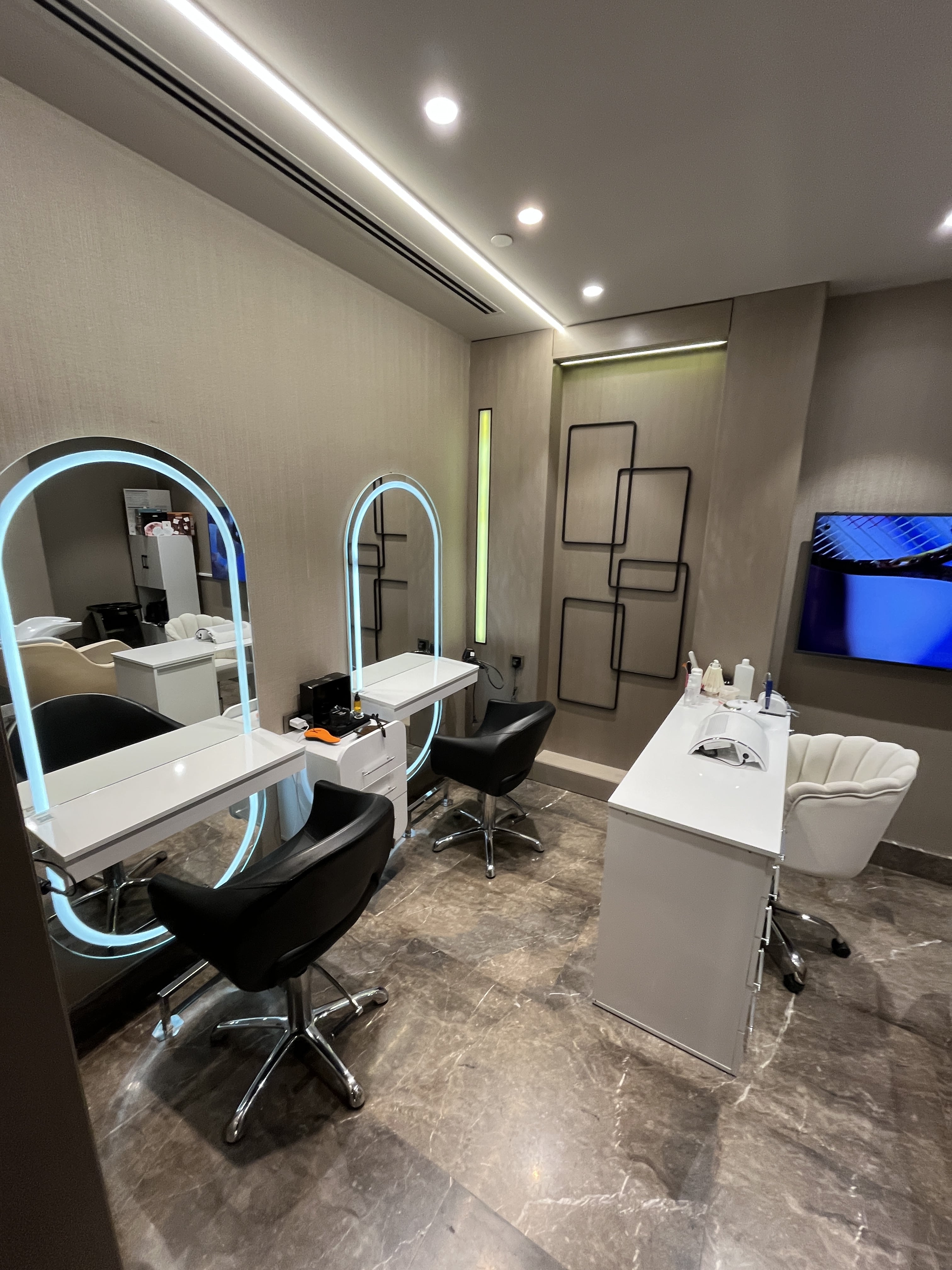 Salon Gallery Photo 2